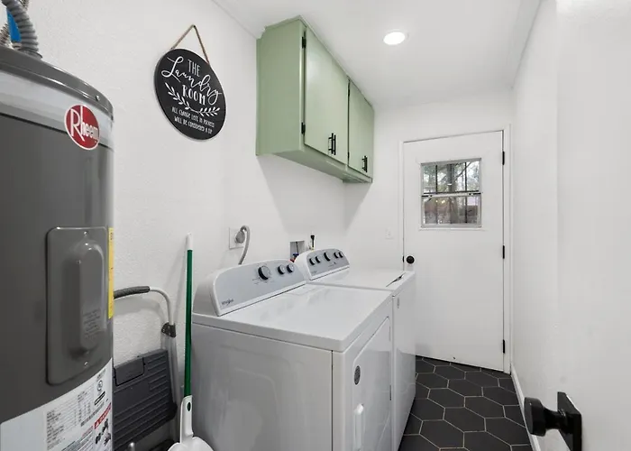 Modern Lakeside Family Fun Pinetop-Lakeside