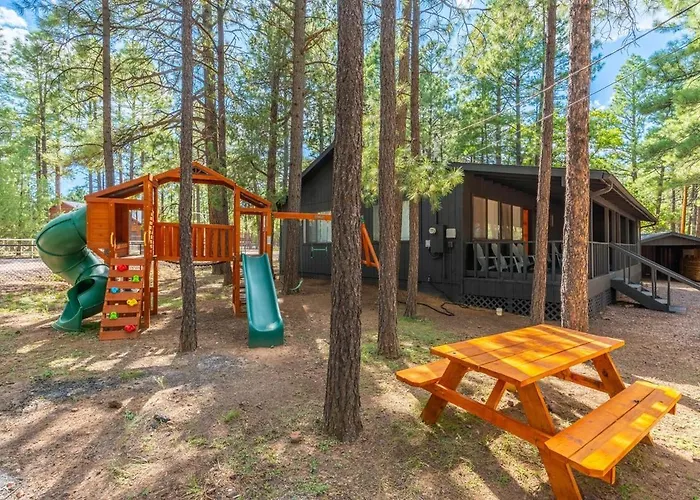 Modern Lakeside Family Fun Dom wakacyjny
