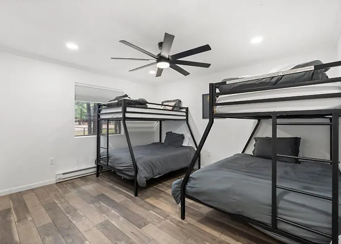Modern Lakeside Family Fun Pinetop-Lakeside