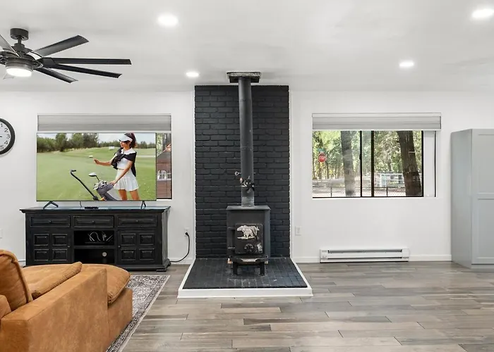 Modern Lakeside Family Fun Pinetop-Lakeside